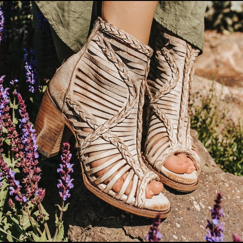 Freebird, 🦅“Bela” Sandal